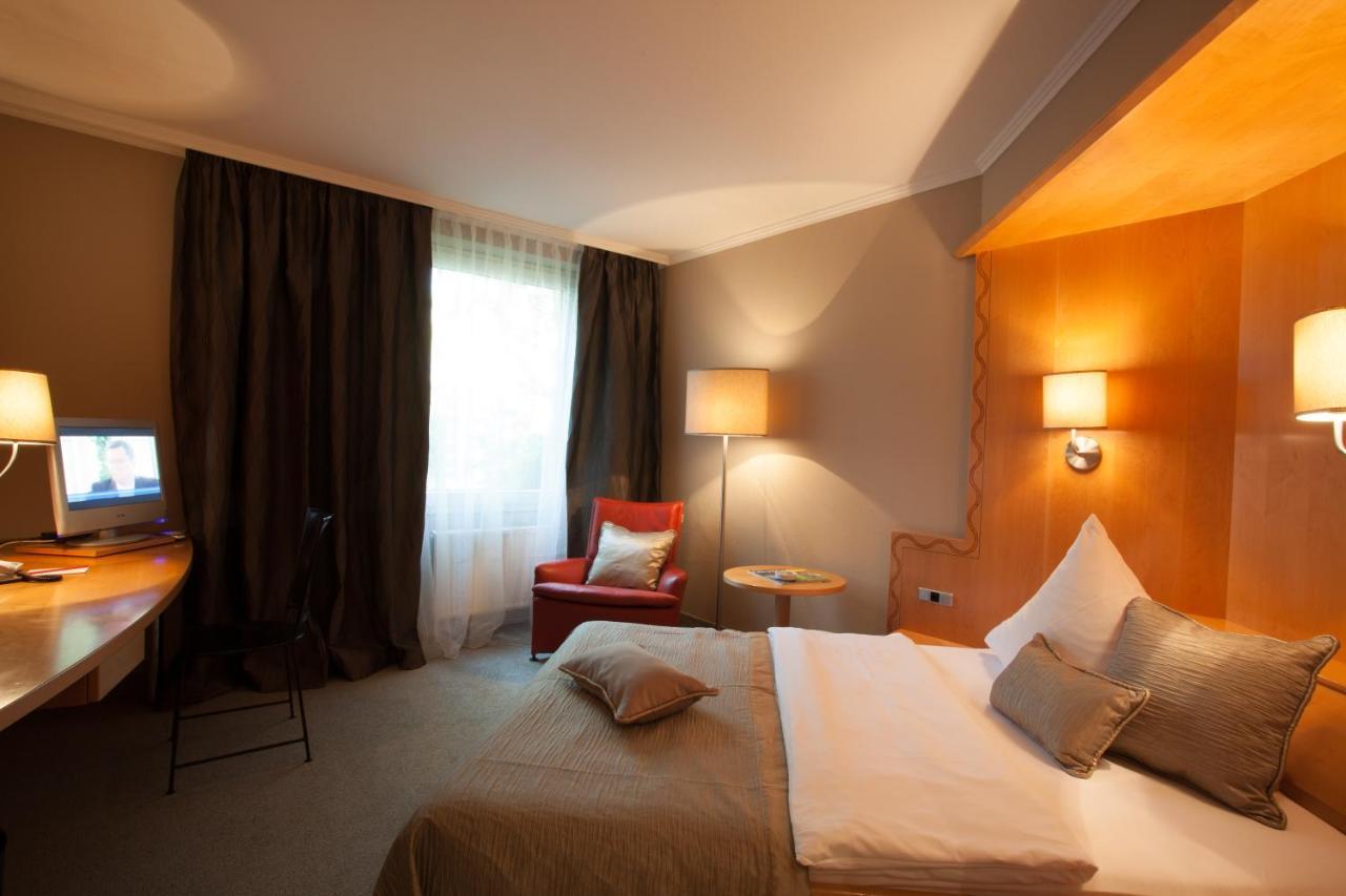 Hotel Gude カッセル エクステリア 写真